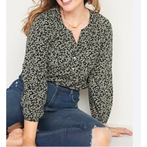 Old Navy Oversized Split-Neck Blouse In Floral Print Green & White Size Large - Picture 1 of 12
